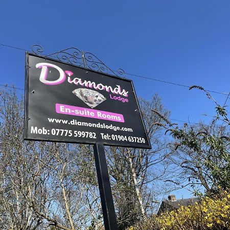 Diamonds Lodge Near York Hospital Buitenkant foto