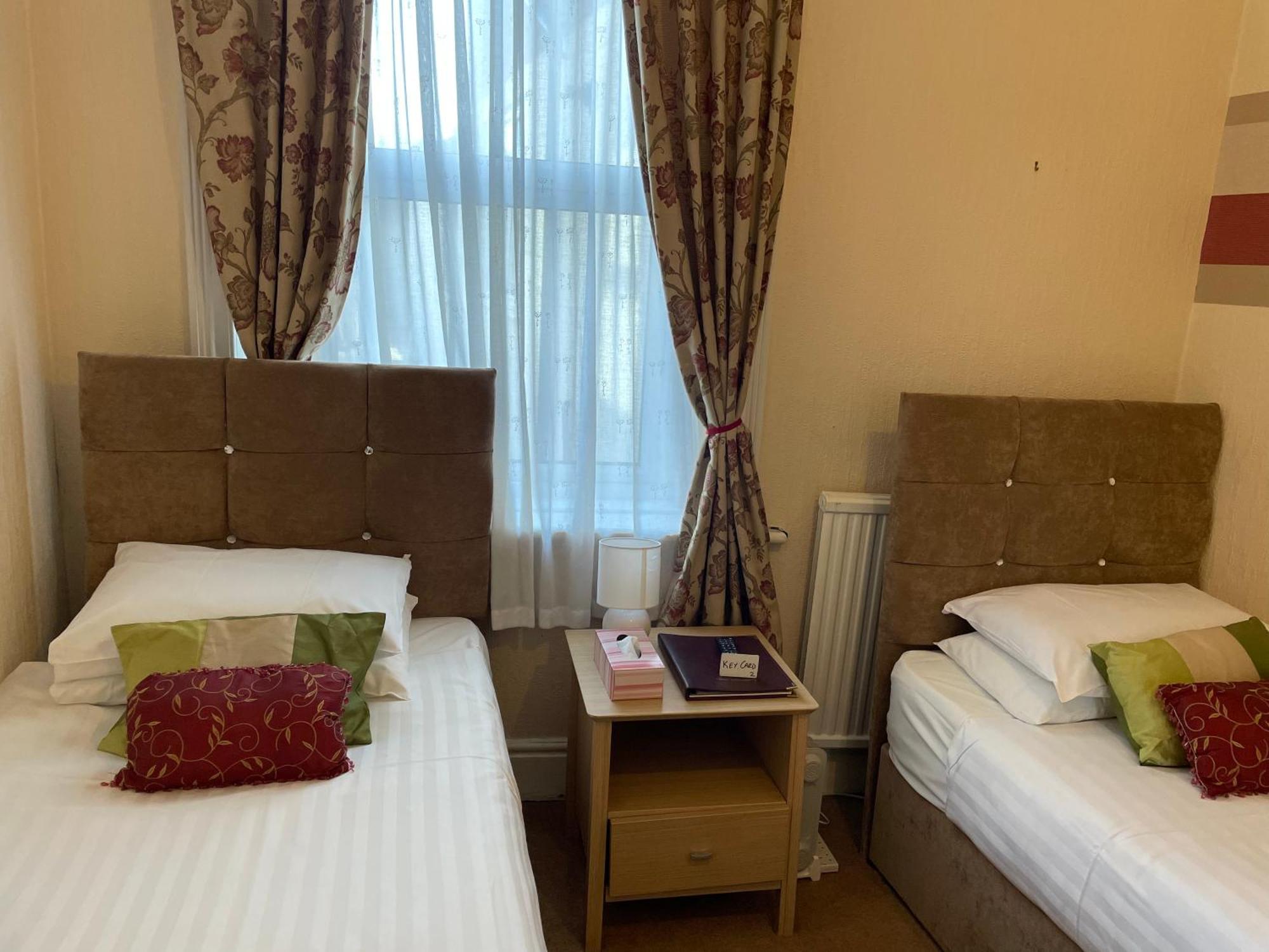 Diamonds Lodge Near York Hospital Kamer foto